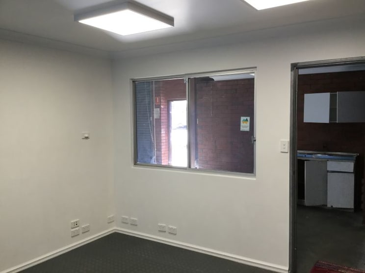 Click to view all images 4/113 President Welshpool WA 6106 - Image 3