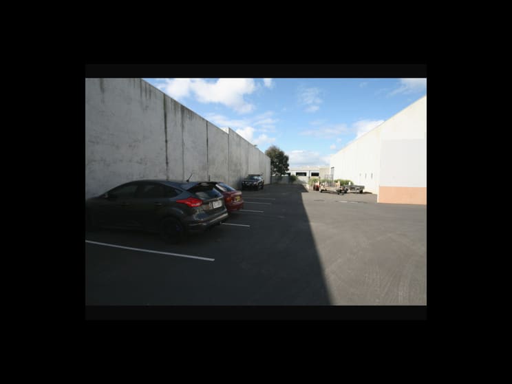 Click to view all images Unit 1/6 McCombe Road Davenport WA 6230 - Image 3