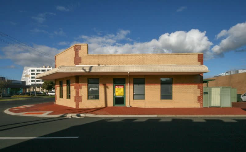 Click to view all images Unit 3/17 Symmons Street Bunbury WA 6230 - Image 3