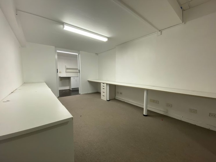 Click to view all images 2/10 Albert Avenue Broadbeach QLD 4218 - Image 2