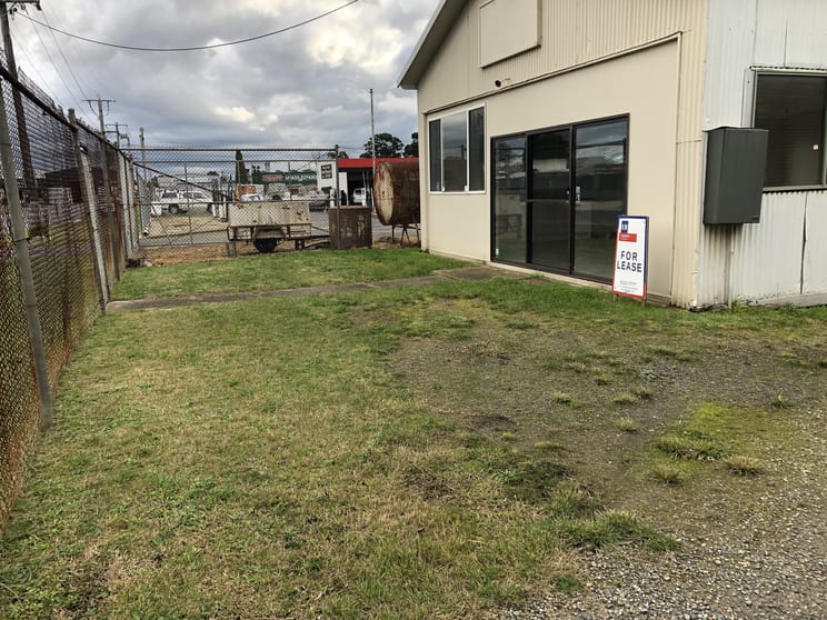 Click to view all images 1/13 Holmes Road Morwell VIC 3840 - Image 2