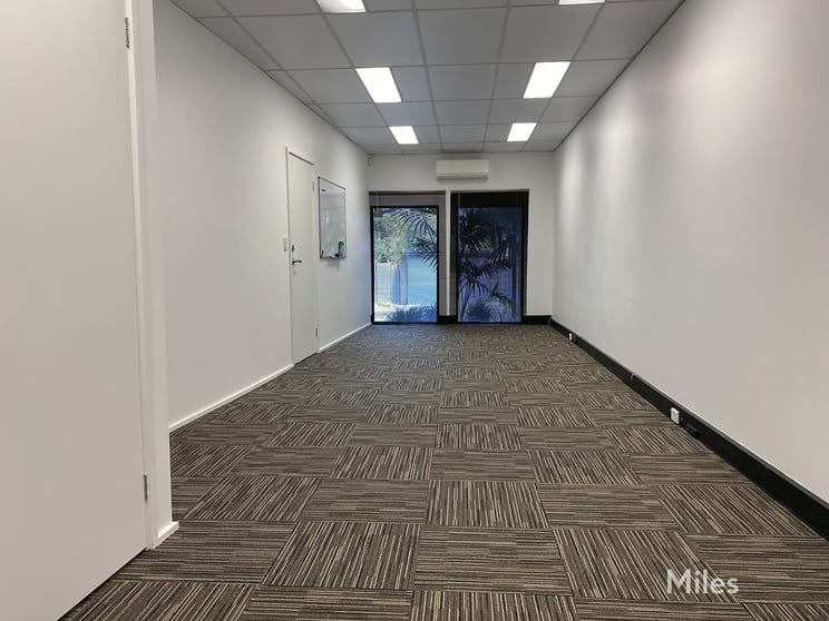 Click to view all images Rear Grnd Floor/279 Lower Heidelberg Road Ivanhoe East VIC 3079 - Image 1