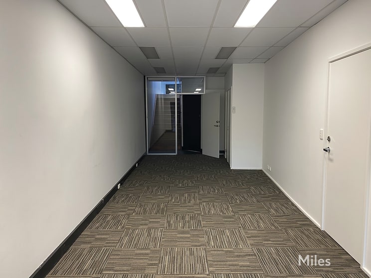 Click to view all images Rear Grnd Floor/279 Lower Heidelberg Road Ivanhoe East VIC 3079 - Image 2