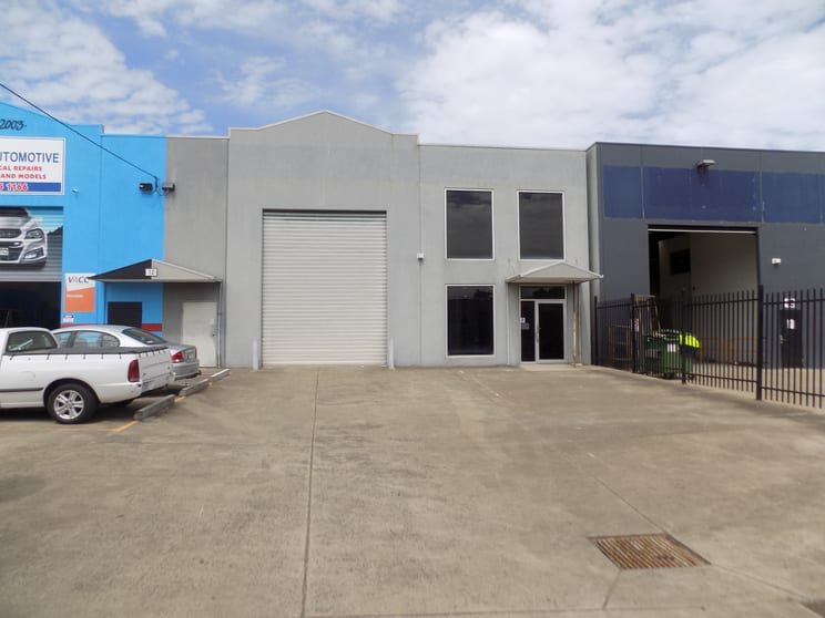 Click to view all images 2/12 Sir Laurence Drive Seaford VIC 3198 - Image 1