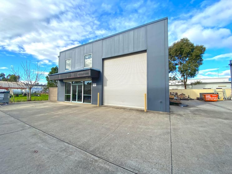 Click to view all images Unit 4, 140-142 Russell Street Emu Plains NSW 2750 - Image 1