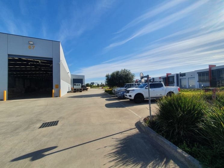Click to view all images 67 Frankston Gardens Drive Carrum Downs VIC 3201 - Image 3