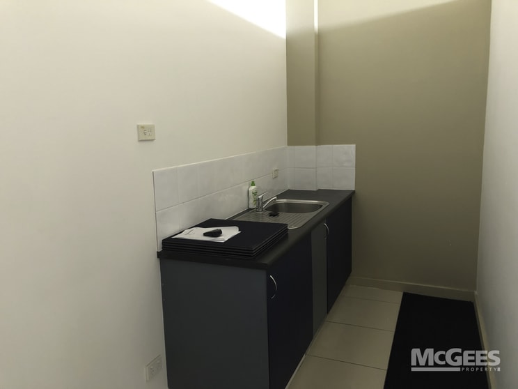 Click to view all images 2/27-29 McLaren Parade Port Adelaide SA 5015 - Image 3