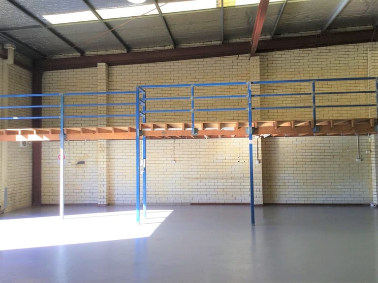 Click to view all images 2/106-108 Kurnall Road Welshpool WA 6106 - Image 3