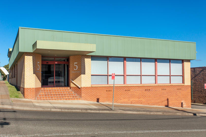 Click to view all images 1/5 Edward Street Cessnock NSW 2325 - Image 1