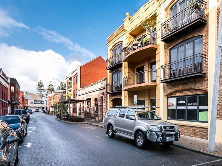 Click to view all images 4/37 Pakenham Street Fremantle WA 6160 - Image 3