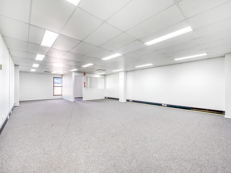 Click to view all images 18 Sudburry Street Darra QLD 4076 - Image 2