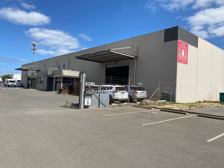 Click to view all images Unit 1, 257A Hanson Road Wingfield SA 5013 - Image 1