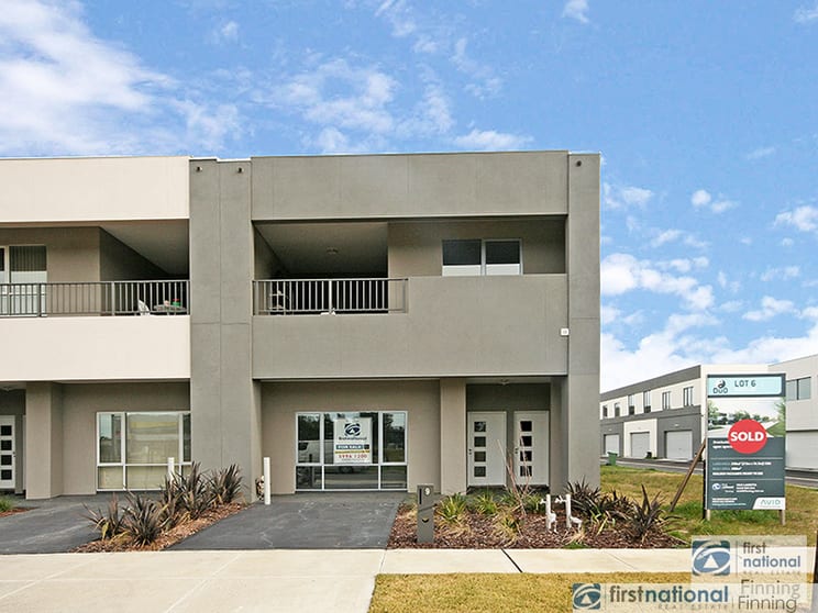 9 Fergus Lane Cranbourne West VIC 3977 - Image 1