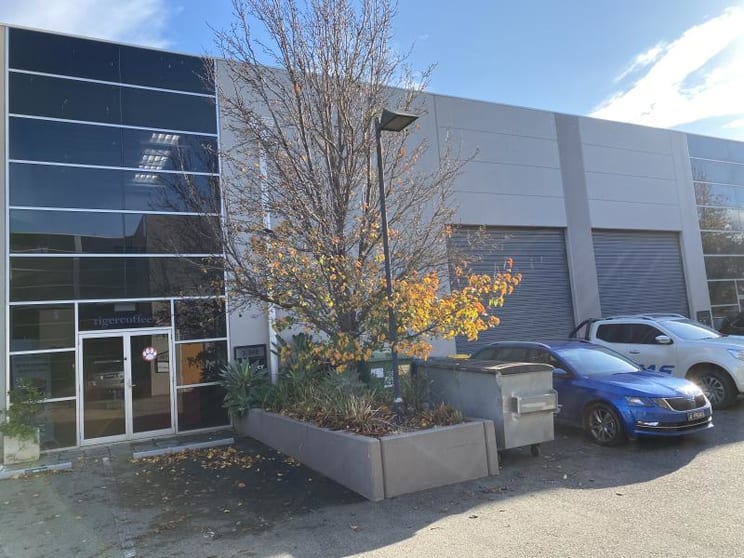 Click to view all images Unit 3 - 345 Plummer Street Port Melbourne VIC 3207 - Image 1