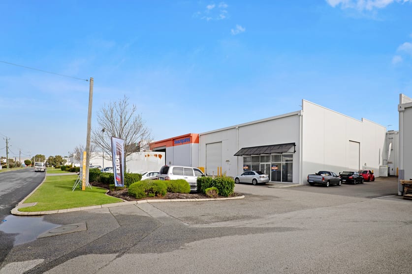 Click to view all images Unit 2, 186 Bannister Road Canning Vale WA 6155 - Image 1