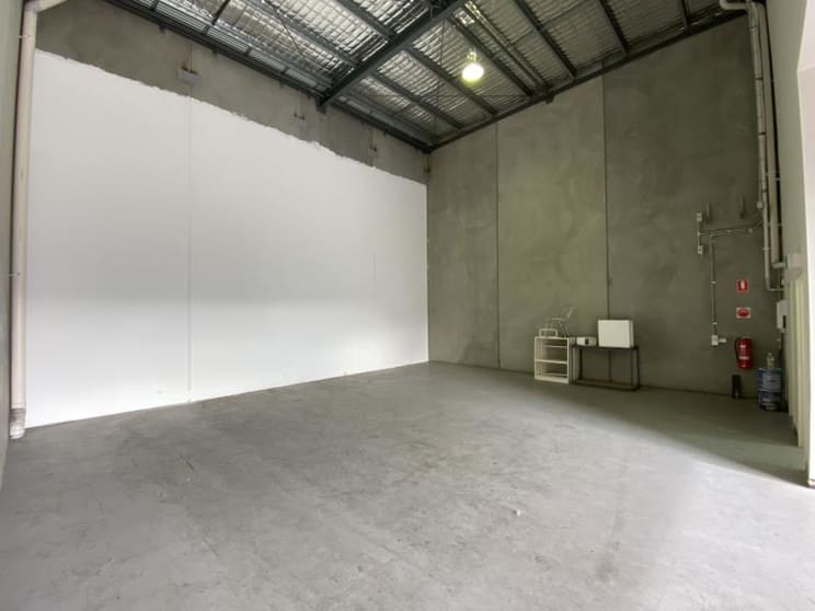Click to view all images Unit 11/Unit 11, 15 Thackray Road Port Melbourne VIC 3207 - Image 2