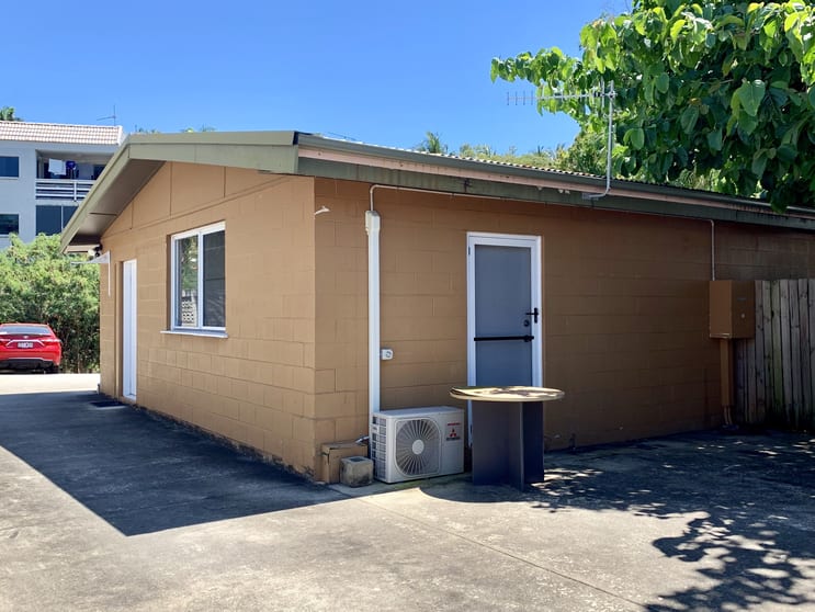 Click to view all images 4b Waterson Way Airlie Beach QLD 4802 - Image 3