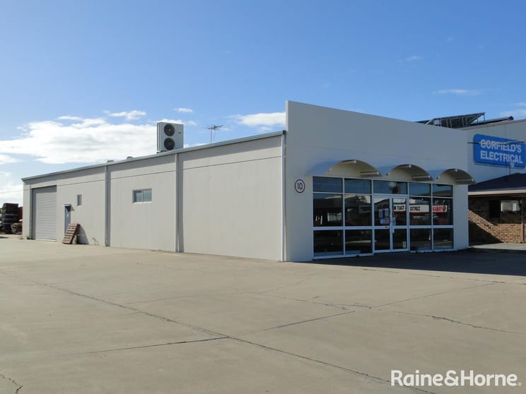 Click to view all images 114 Hanson Road Gladstone Central QLD 4680 - Image 1