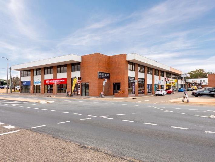 Click to view all images Unit 1/72-76 Townshend Street Phillip ACT 2606 - Image 1
