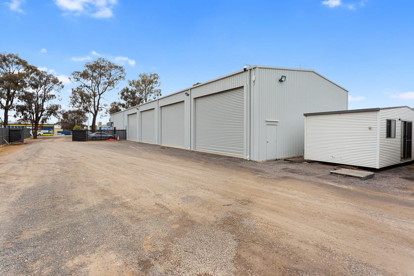 Click to view all images 80 Beischer Street Bendigo VIC 3550 - Image 2