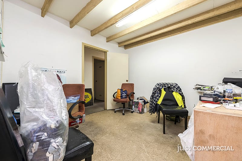Click to view all images 3/13-17 Crawford Street Braeside VIC 3195 - Image 3