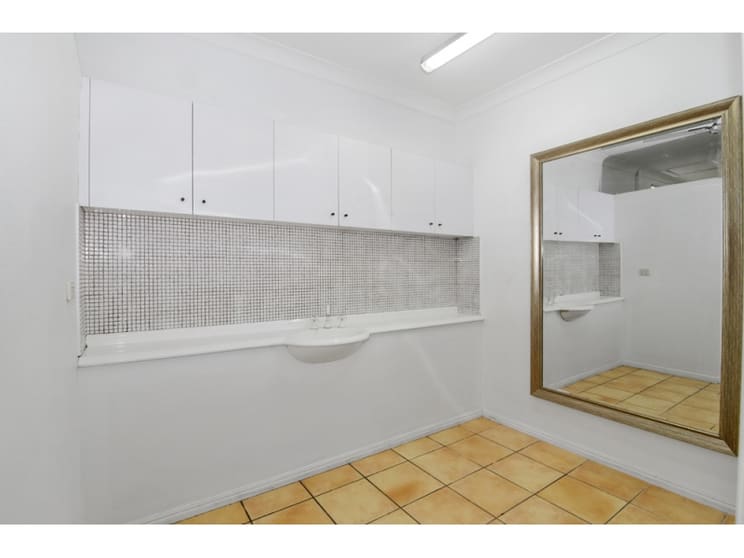 Click to view all images Shop 4/60 Santa Cruz Boulevard Clear Island Waters QLD 4226 - Image 3