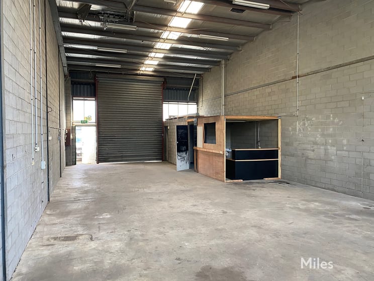 Click to view all images 8/188 Plenty Road Preston VIC 3072 - Image 3