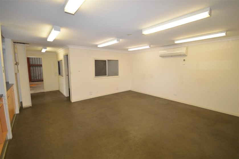 Click to view all images 60 Pendlebury Road Cardiff NSW 2285 - Image 3