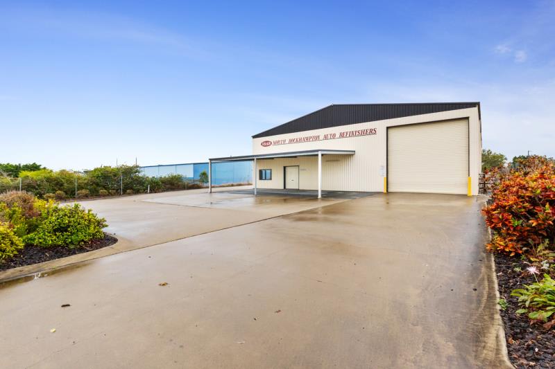 Click to view all images WHOLE OF PROPERTY/9 Werribee Street Kawana QLD 4701 - Image 2
