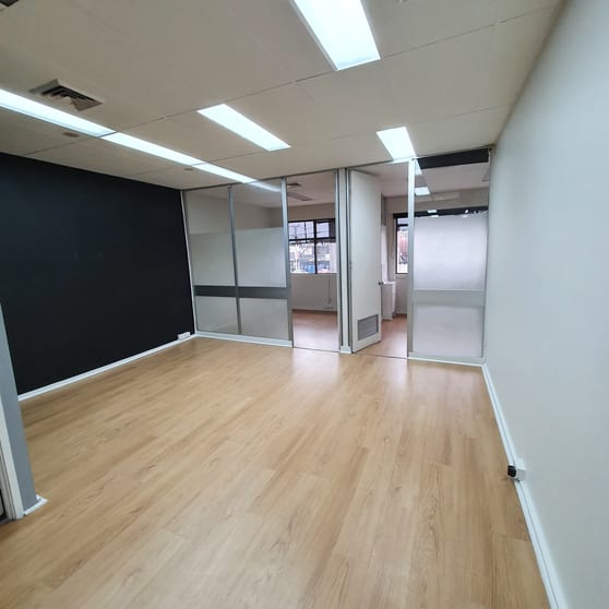 Click to view all images 2/596 Main Street Mordialloc VIC 3195 - Image 3