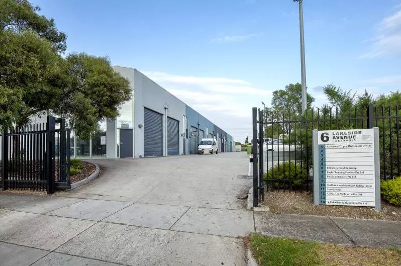 Click to view all images Unit 2/6 Lakeside Avenue Reservoir VIC 3073 - Image 1