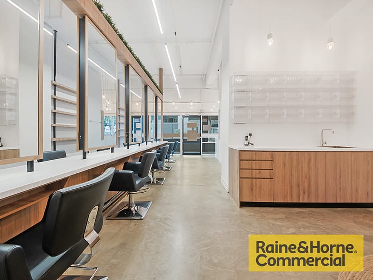 Click to view all images 2/110 Macquarie Street Teneriffe QLD 4005 - Image 1