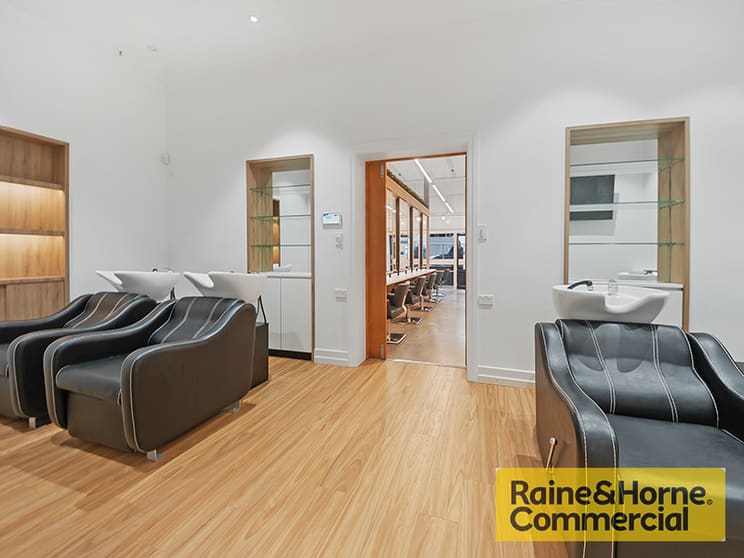 Click to view all images 2/110 Macquarie Street Teneriffe QLD 4005 - Image 3