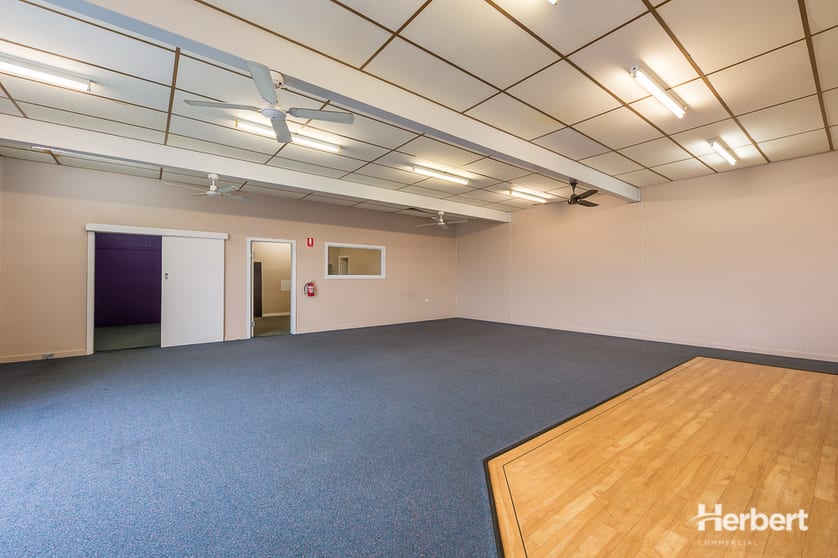 Click to view all images 1 GRAY STREET Mount Gambier SA 5290 - Image 2