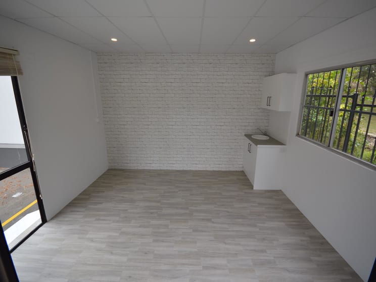 Click to view all images Currumbin Waters QLD 4223 - Image 1