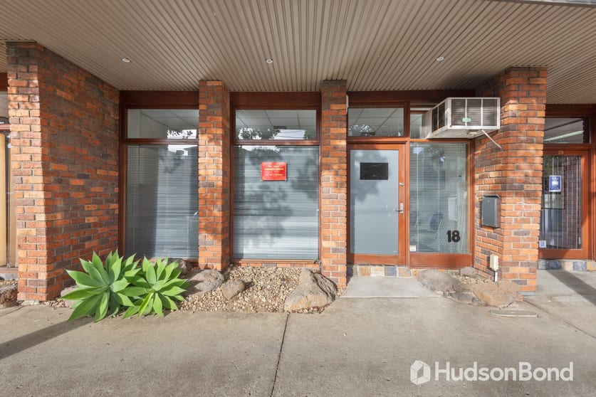 Click to view all images 18 Pinnacle Crescent Bulleen VIC 3105 - Image 1