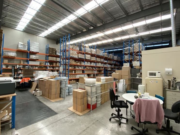 Click to view all images 7 Woolboard Road Port Melbourne VIC 3207 - Image 2