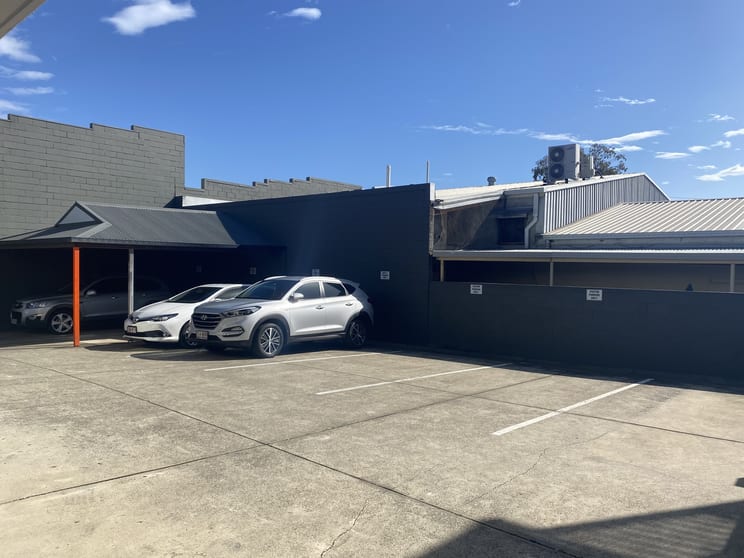 Click to view all images oak ave Miami QLD 4220 - Image 2
