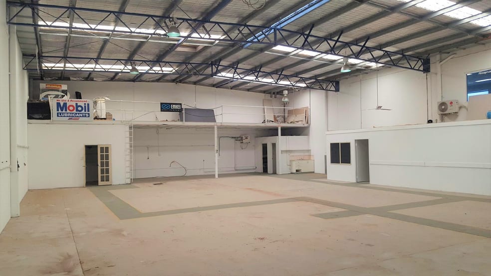 Click to view all images 8 Savill Place Carlisle WA 6101 - Image 2