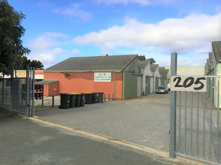 Click to view all images 205A Bank Street East Victoria Park WA 6101 - Image 1