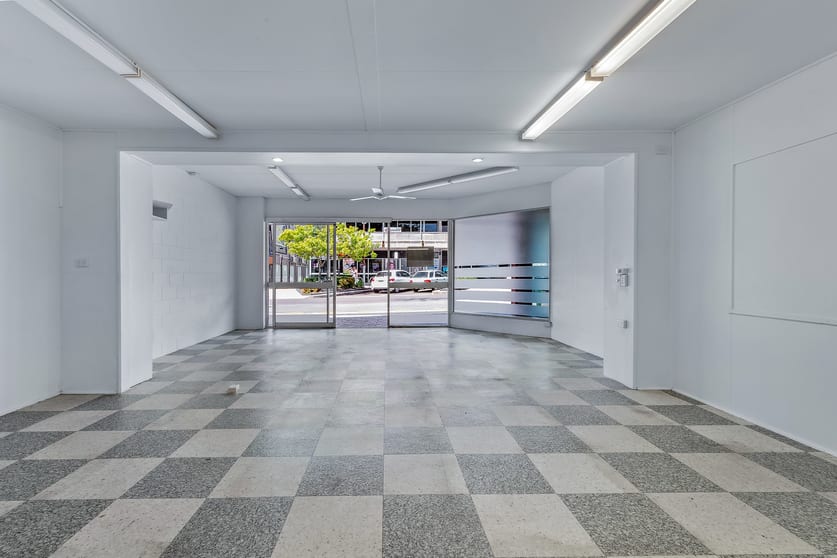 Click to view all images 2/265 Shute Harbour Road Airlie Beach QLD 4802 - Image 3