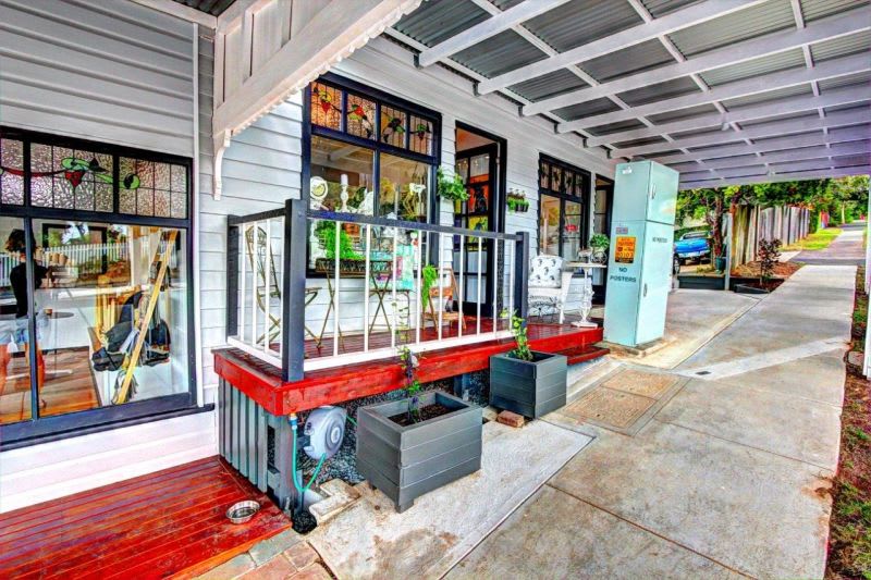 Click to view all images 2/186 Arthur Terrace Red Hill QLD 4059 - Image 2
