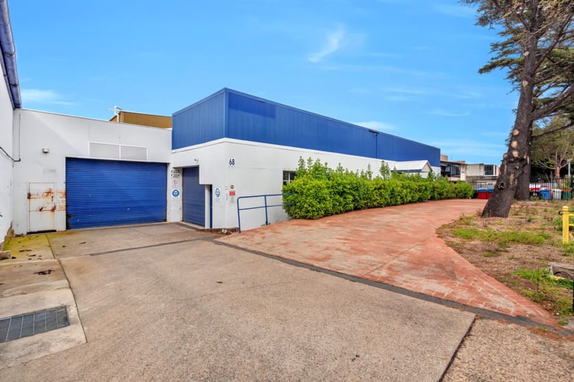 Click to view all images 68 Woodfield Boulevarde Caringbah NSW 2229 - Image 2