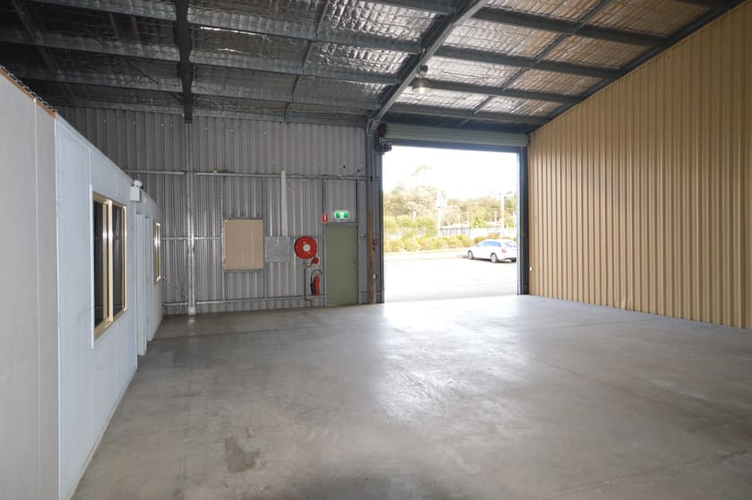 Click to view all images 2/82 Mitchell Road Cardiff NSW 2285 - Image 2