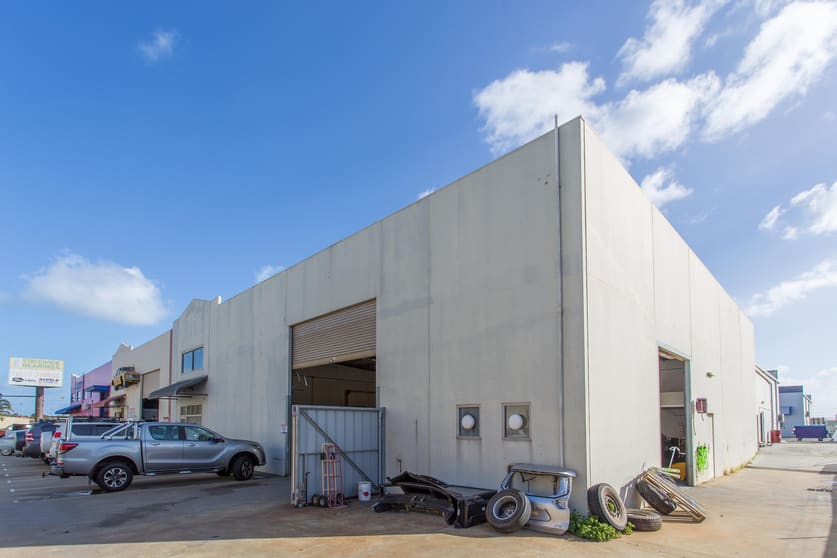 Click to view all images Unit 3/30 Salpietro Street Bibra Lake WA 6163 - Image 1
