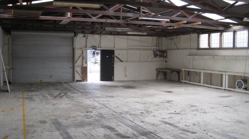 Click to view all images 25 Diane Street Mornington VIC 3931 - Image 2