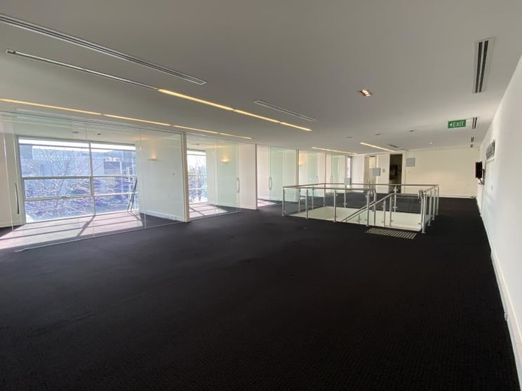 Click to view all images 8 Phillip Court Port Melbourne VIC 3207 - Image 3