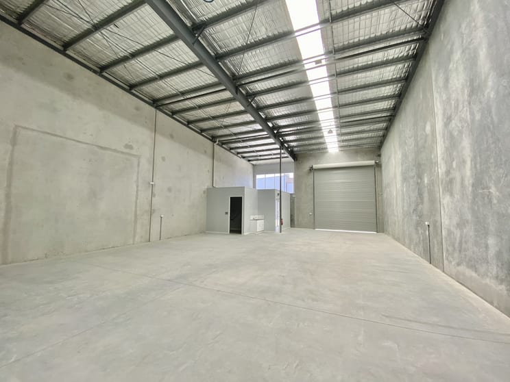 Click to view all images Unit 2/17 Main Drive Warana QLD 4575 - Image 2