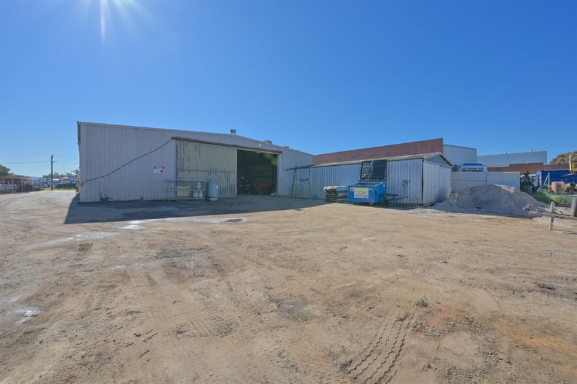 Click to view all images 5 Kitson Place Maddington WA 6109 - Image 3