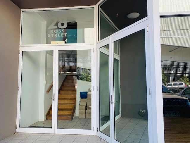 Click to view all images 28 Ross Street Newstead QLD 4006 - Image 1